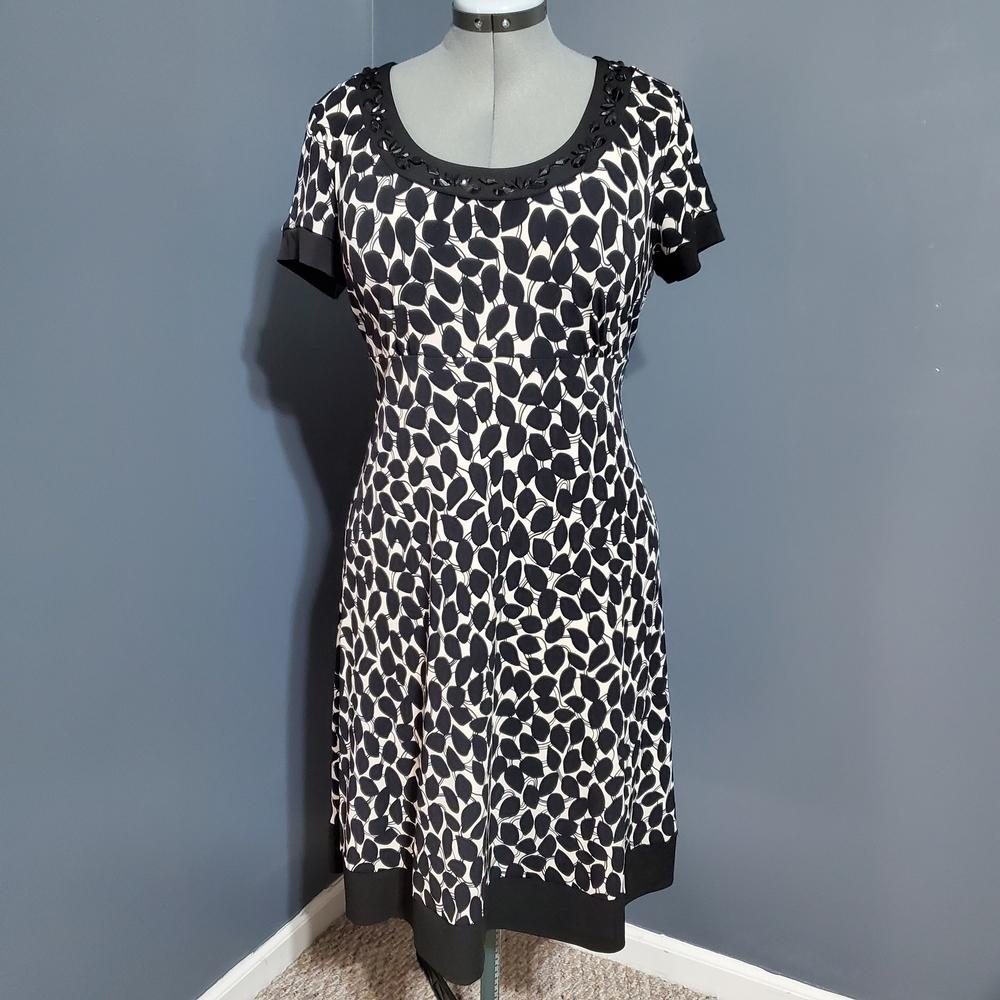 Apt 9 Black and White Patterned Midi Dress Faux Gem Neckline Size Large - Picture 1 of 8